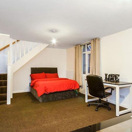 Spacious Studio Flat- Watford Junction & Harry Potter World Buitenkant foto