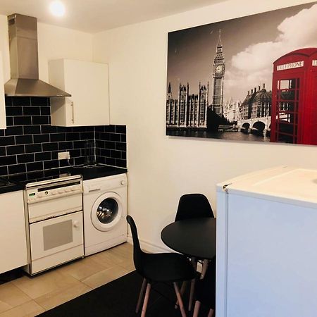 Spacious Studio Flat- Watford Junction & Harry Potter World Buitenkant foto
