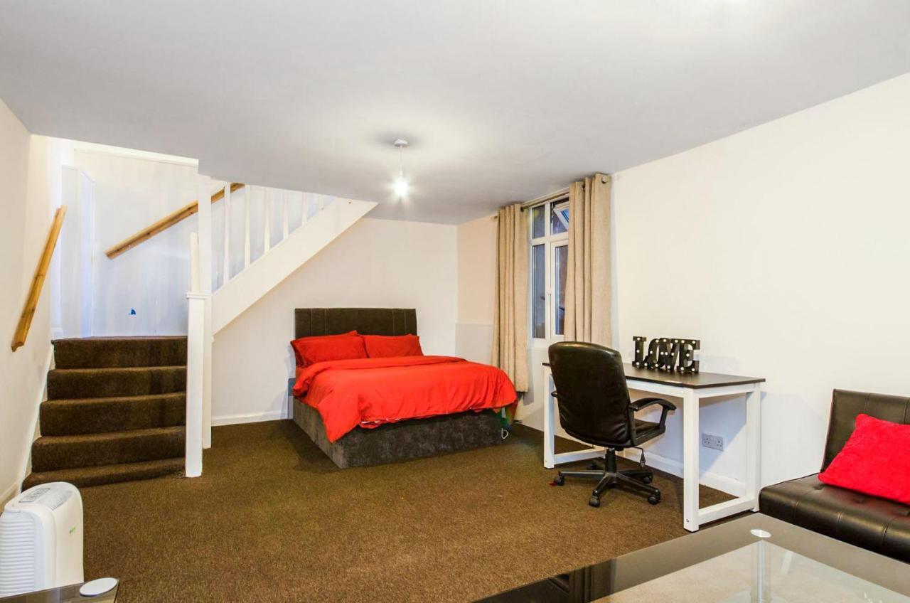 Spacious Studio Flat- Watford Junction & Harry Potter World Buitenkant foto