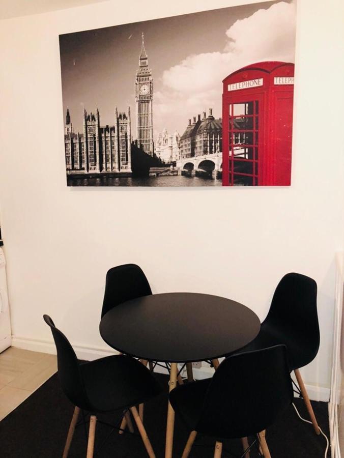 Spacious Studio Flat- Watford Junction & Harry Potter World Buitenkant foto