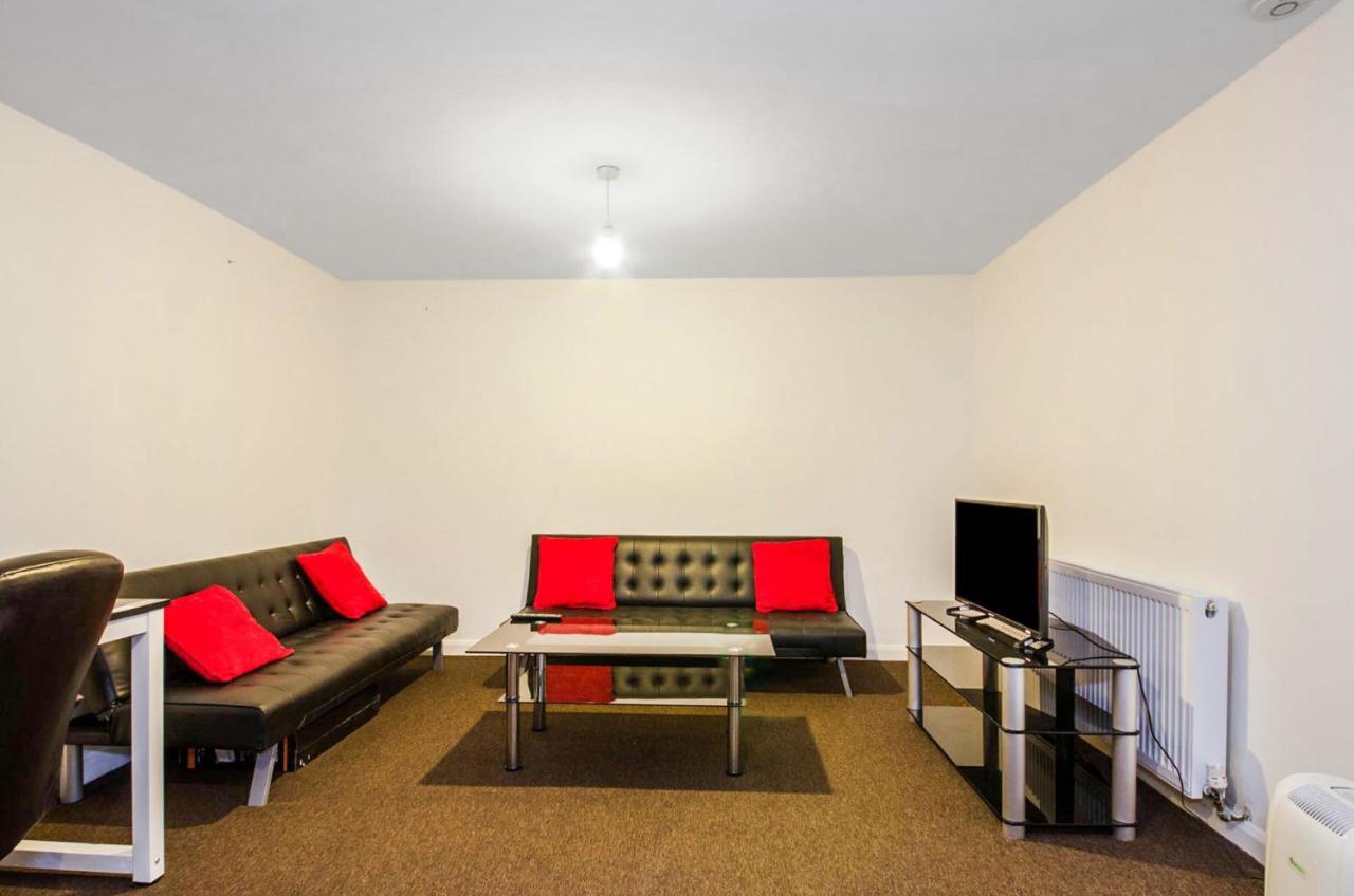 Spacious Studio Flat- Watford Junction & Harry Potter World Buitenkant foto
