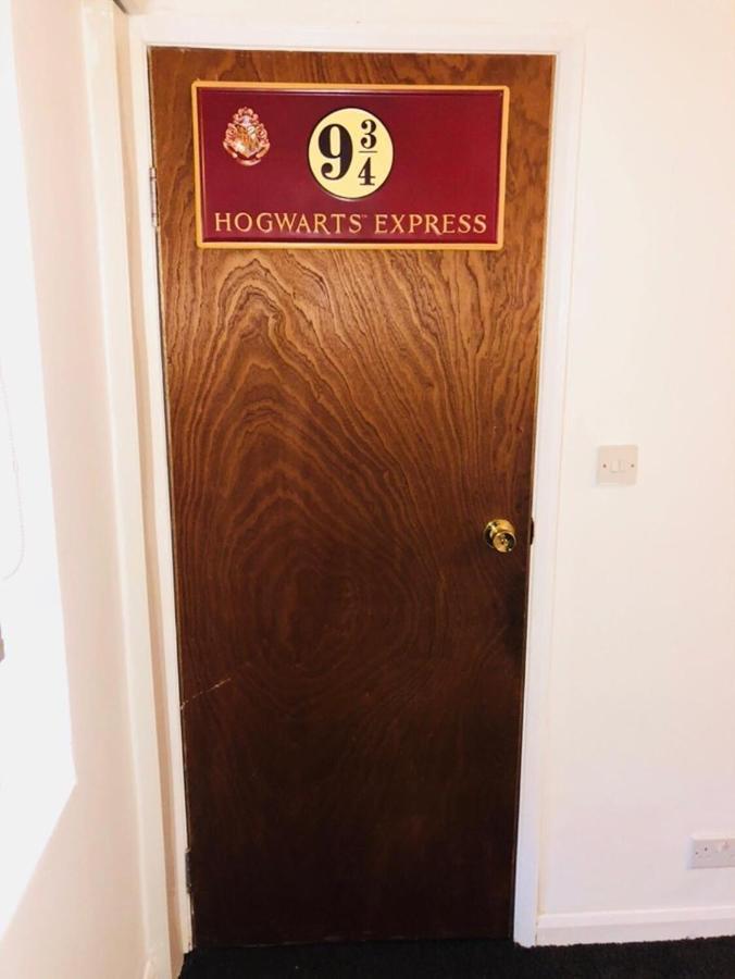 Spacious Studio Flat- Watford Junction & Harry Potter World Buitenkant foto